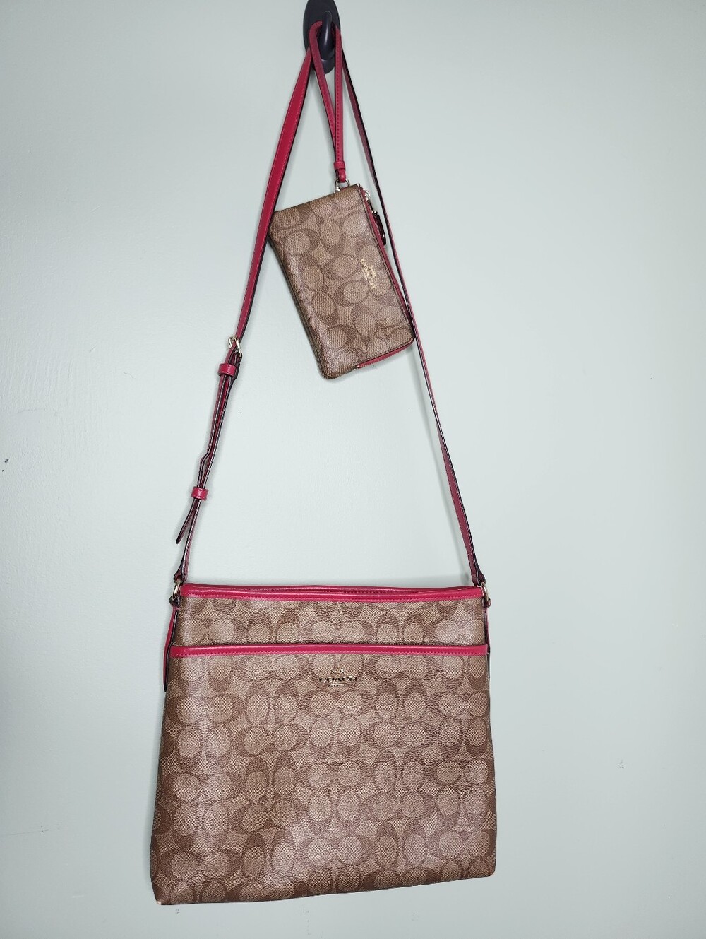 Coach Signature Brown "C" Crossbody Bag Pink Leather Trim & Wristlet Authentic